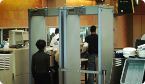 Airport Scanners: Cancer Concerns? 