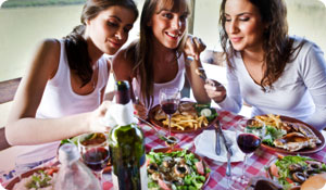 Ladies' Night Out: Don  t Let it Wreck Your Diet